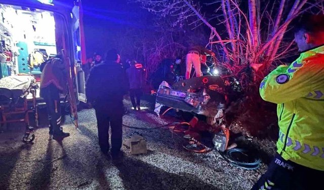 Antalya'da trafik kazası: 3 kişi hayatını kaybetti