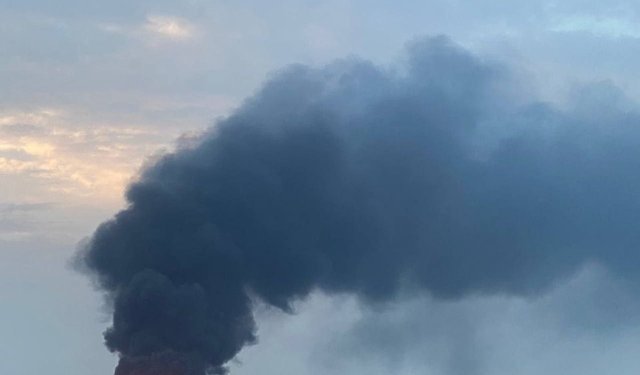 Bahreyn'e yapılan İran saldırıları yangına yol açtı