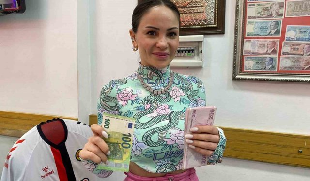 Bir anlık dalgınlıkla verilen 100 euro'yu müşteri geri getirdi