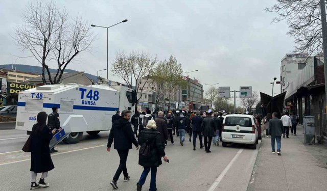 CHP'liler Ankara yolunu trafiğe kapatınca polis müdahale etti