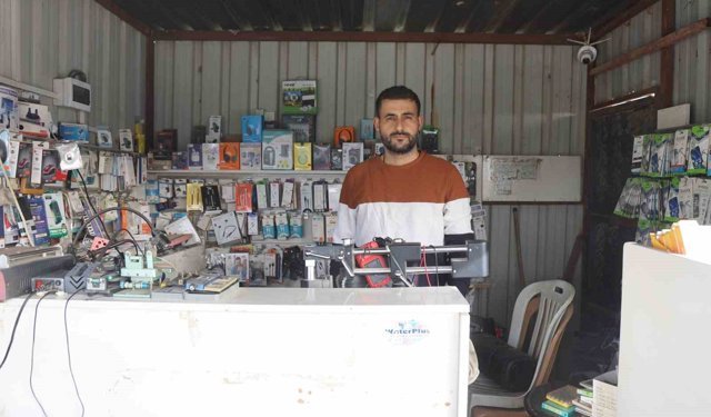 Hırsızın, arkadaşını 'sadece sıfır telefonları al' diyerek yönlendirdiği 150 bin TL'lik soygun