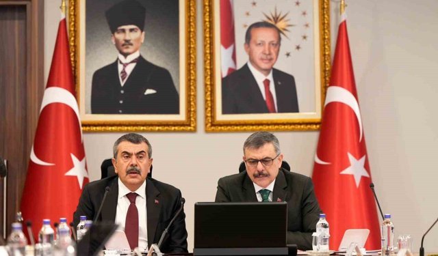 İki bakandan 81 il valisi ve il milli eğitim müdürü ile toplantı