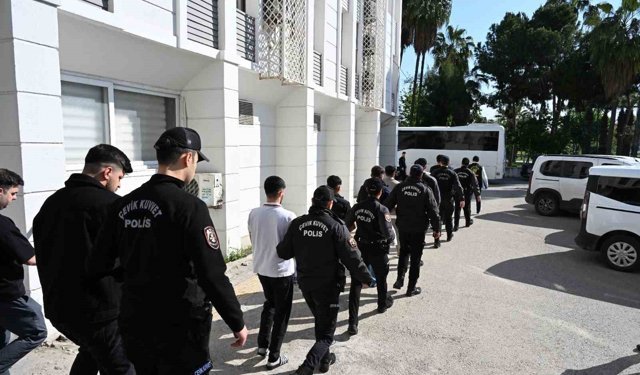 Mersin'de dolandırıcılık şebekesi çökertildi: 100 milyonluk para trafiği ortaya çıktı