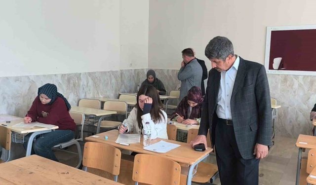 Mersin'de gençler umre ödüllü bilgi yarışmasında buluştu