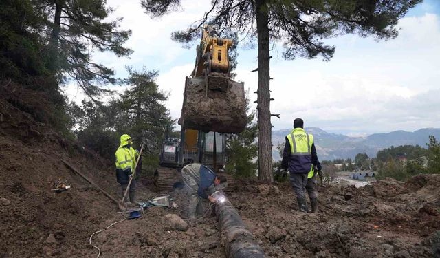 Mersin'de heyelan bölgesinde hasar gören içme suyu hattı onarıldı