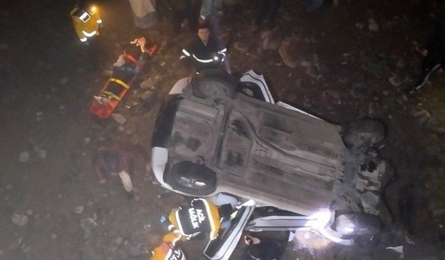 Samsun'da otomobil köprüden dere yatağına uçtu: 2 yaralı