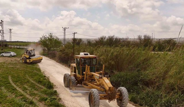 Tarsus'ta yağıştan zarar gören yollar yeniden düzenlendi