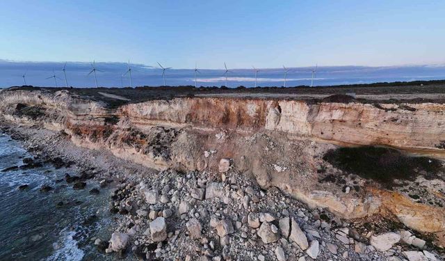 Turizm merkezi Bozcaada'daki Polente Burnu'nda göçük