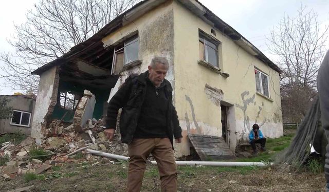 Yan parseldeki inşaat nedeniyle evsiz kaldılar