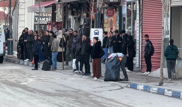 Yüksekova'da ulaşım krizi: Şehir içi servisler kontak kapattı