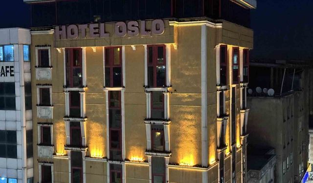 Yüksekova'ya sığırcık akını