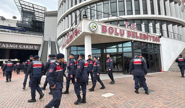 Bolu Belediyesi'nde jandarma ekipleri inceleme çalışmasını bitirdi: Evraklar götürüldü