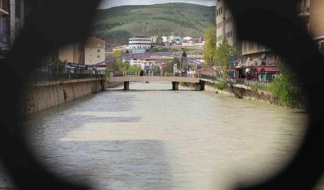 Bahar yağışları Çoruh Nehri'nin su seviyesini yükseltti