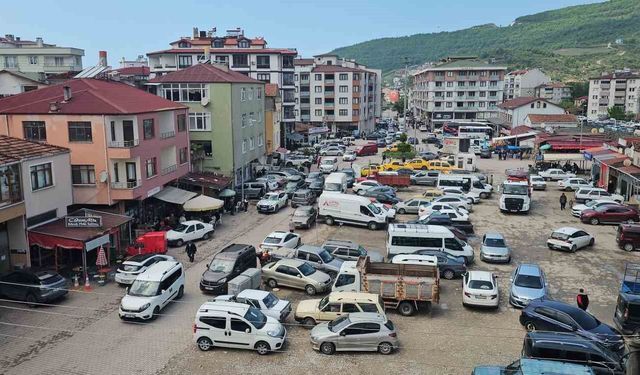 Bayram tatili için ilçeye akın ettiler, nüfus 10 kat arttı