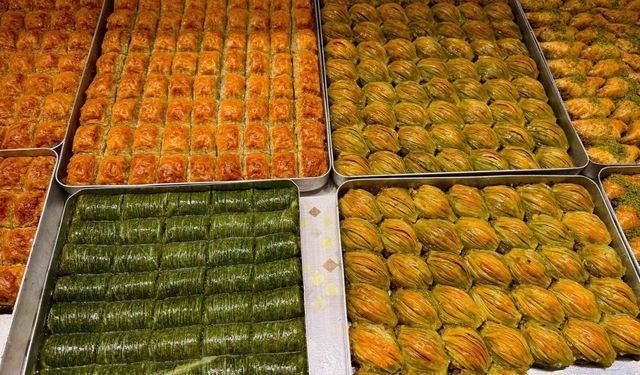 Bayrama sayılı günler kala baklava ve lokum satışları arttı
