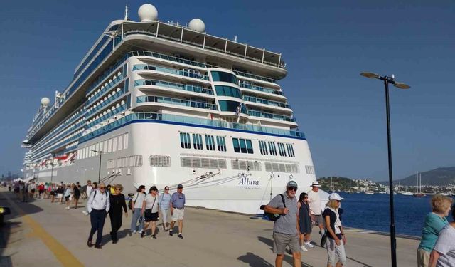 Bodrum'a kruvaziyer ile 1142 yolcu geldi