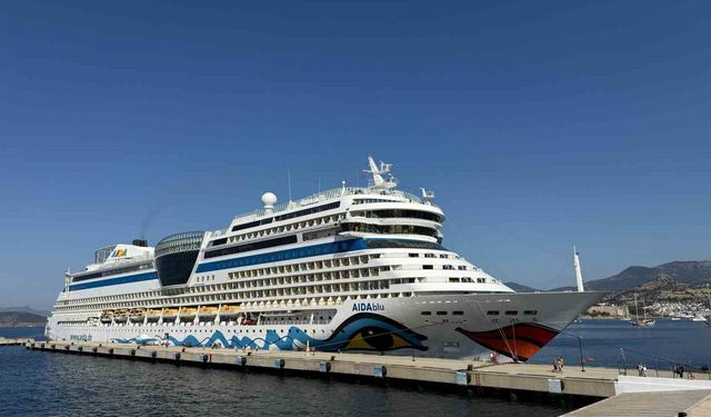 Bodrum'a kruvaziyer ile 2 bin 377 turist geldi