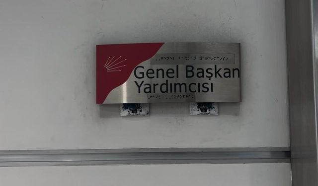 CHP'de tahliye sonrası temizlik çalışmaları devam ediyor