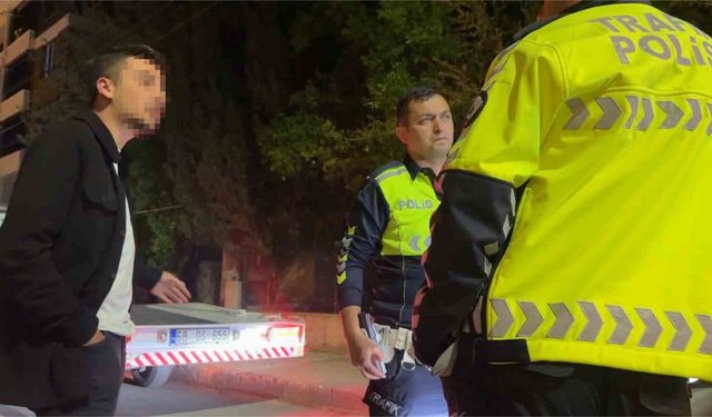 Dur ihtarına uymayan alkollü sürücünün polisi ikna çabaları sonuç vermedi