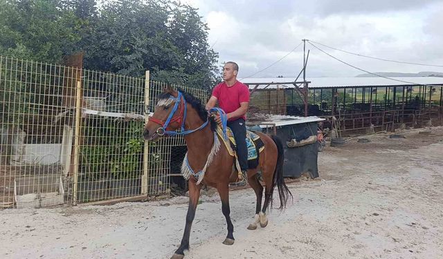 Evden işe giderken yürüdüğü 12 kilometrelik yolla atletizme merak sardı