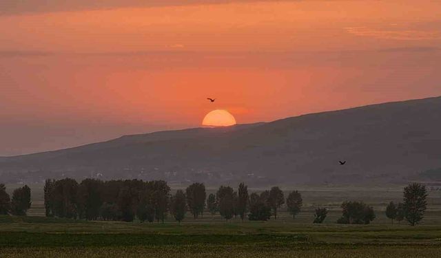 Güroymak'ta gün batımı görsel şölen sundu