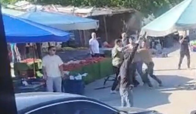 İzmir'de pazarcılar arasında silahlı kavga kamerada