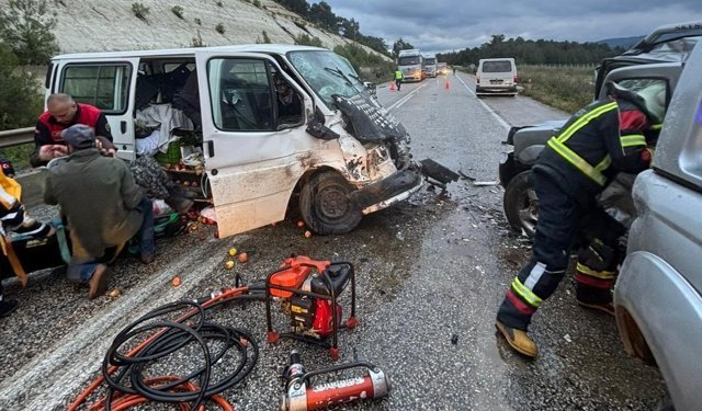 Karacasu'da trafik kazası: 6 yaralı