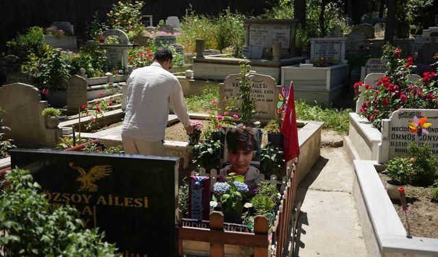 Mattia Ahmet Minguzzi'nin ailesi, bayramın ilk günü çocuklarının mezarını ziyaret etti