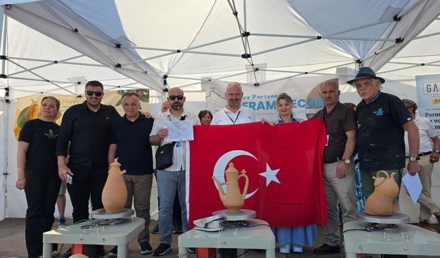 Menemen çömlekçiliği Fransa'da tarih yazdı