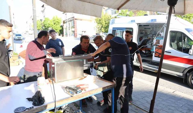 Nevşehir'de parmağı kıyma makinesine sıkışan esnafı itfaiye kurtardı