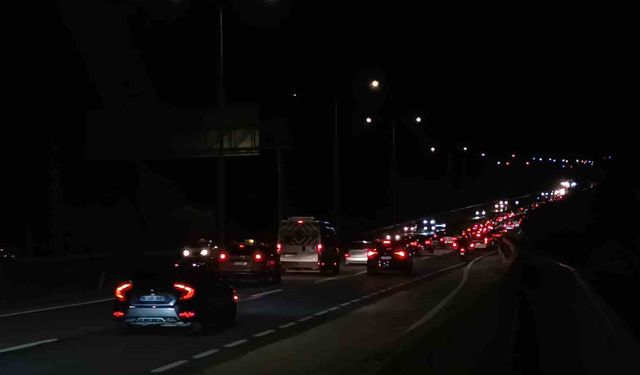 Tekirdağ-İstanbul yolunda dönüş yoğunluğu: Akşam saatlerinde zirve yaptı