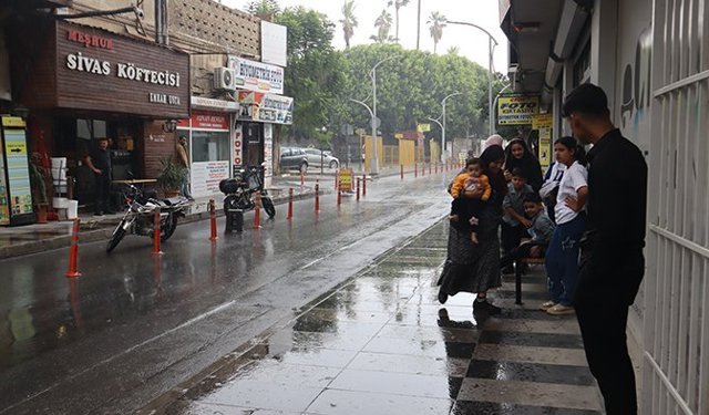 Mersin, yeni haftaya yağışla başladı
