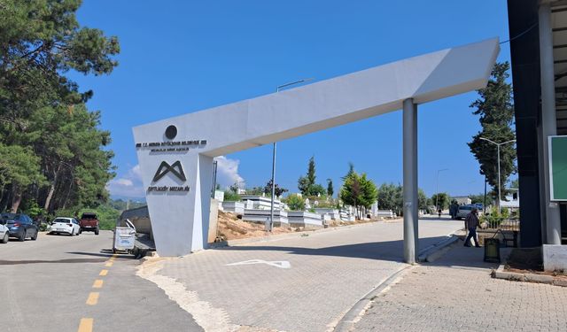 Mersin’de Kurban Bayramı arifesinde mezarlıklarda hüzünlü bayram ziyareti