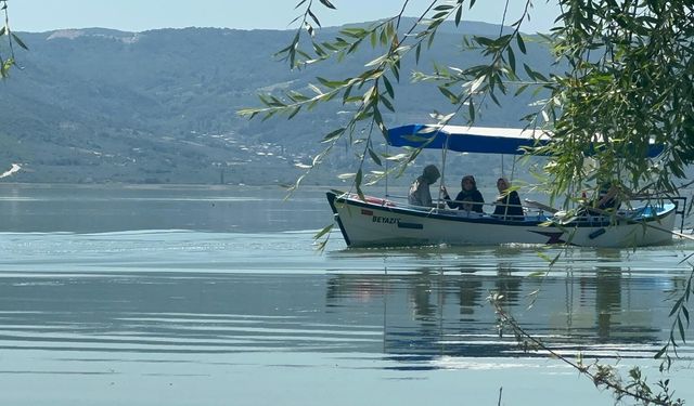 Uluabat Gölü'nün suları çekildi; Gölyazı'da hayat normale döndü