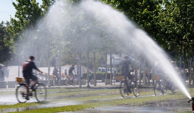Almanya'da termometreler 44 dereceyi gösterecek: 'Hafta sonu evden çıkmayın' uyarısı