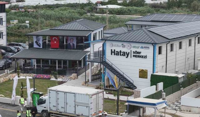 Akdeniz'in hırçın dalgaları geleceğin sörfçülerini yetiştirecek