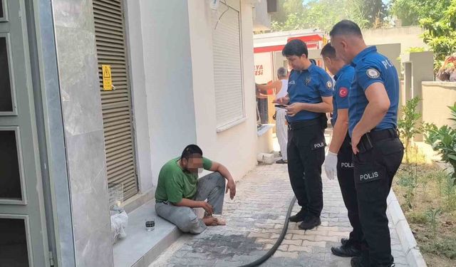 Annesine sinirlendi kendini eve kapatıp yakmaya çalıştı, mahallede korku ve öfke dolu anlar