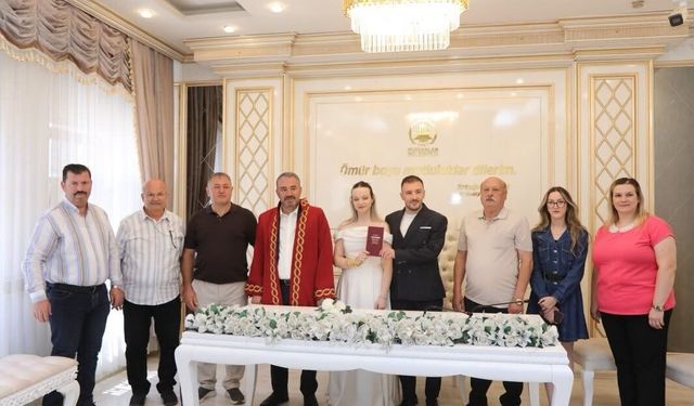 Belediyeden popüler tarihte nikah kıyan çiftlere jest