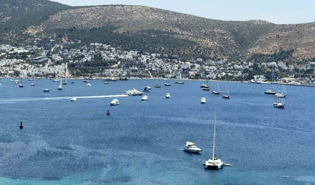 Bodrum koylarında yat kuşatması: Sezon açıldı, denizde yoğunluk başladı
