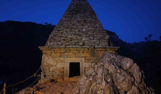 Diagoras'ın Piramit Mezarı gece aydınlatmasıyla yeni görünümüne kavuştu