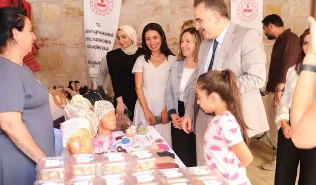 Edremit'te kursiyerlerin el emeği göz nuru ürünleri sergilendi