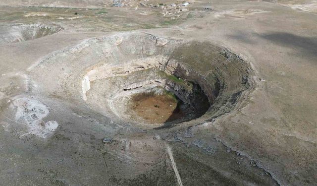 Konya'da kuraklığın simgelerinden Çıralı Obruk Gölü son yağışlara rağmen su tutmadı