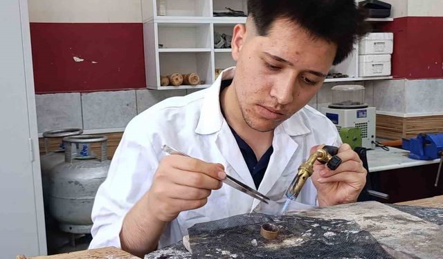 Kuyumcu çırağı yetiştiren lisenin öğrencileri sektörün gözdesi oldu