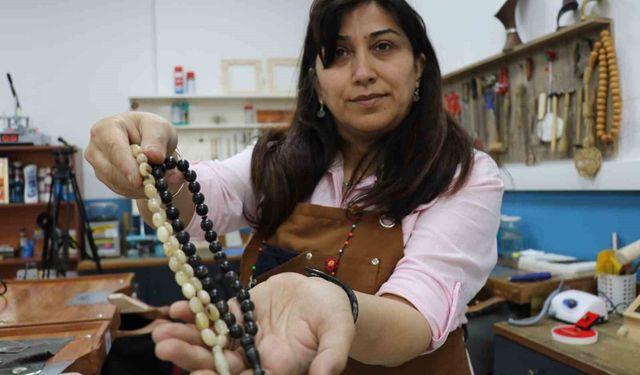Manda ve koç boynuzları, usta ellerde takıya dönüşüyor