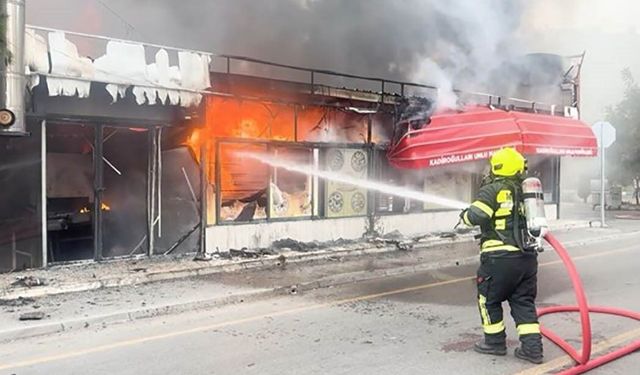 Mersin'de ekmek fırınında yangın