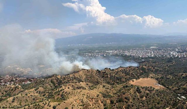 Nazilli'deki yangına 4 helikopterle müdahale ediliyor