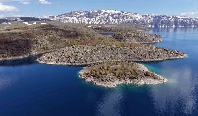 Nemrut Krater Gölü'nde turizm sezonu açıldı