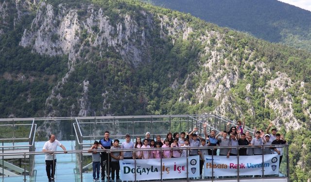 Öğrenciler 450 metre yüksekteki seyir terası ve kanyonu gezdi