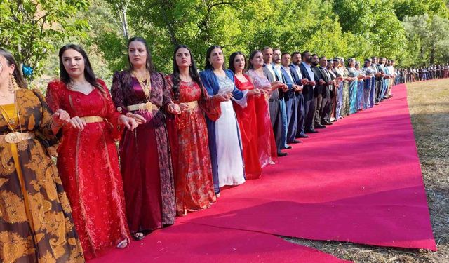 Şırnak'ta en uzun halay kuyruğu