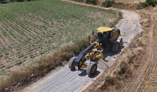 Tarsus Belediyesinden hasat öncesi kırsal yollara bakım